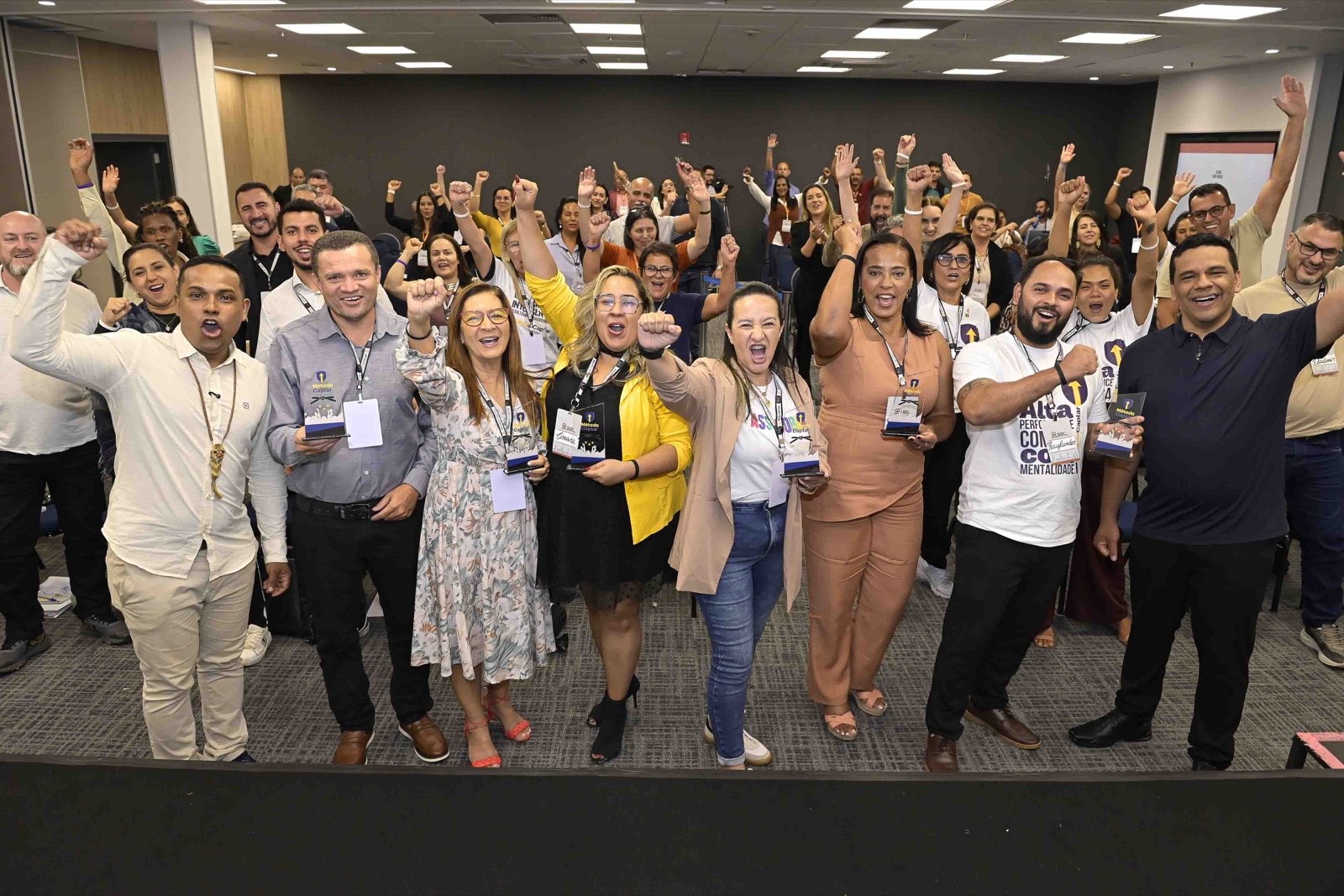 Alunos do Método Captar comemorando resultados no encontro presencial em Brasília